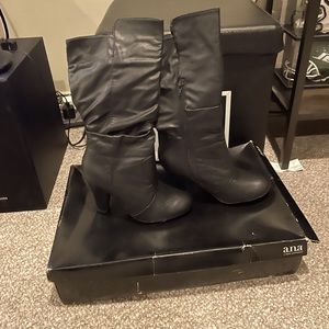 ANA TAWNY BLACK BOOT- zippered up side
